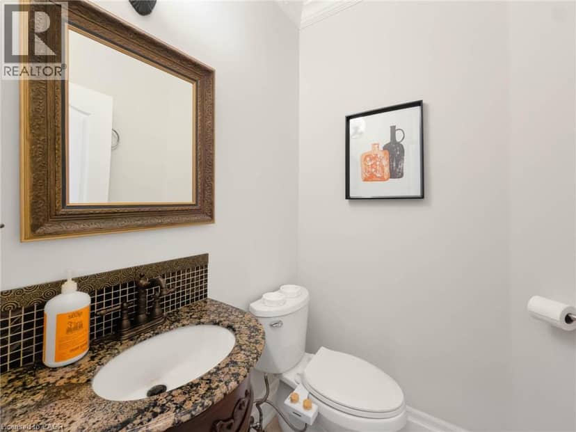 1396 THORNCREST Crescent — photo 19 of 40