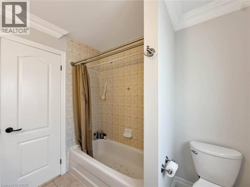 1396 THORNCREST Crescent — photo 33 of 40