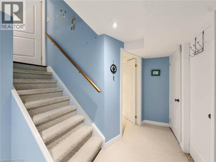 1396 THORNCREST Crescent — photo 34 of 40