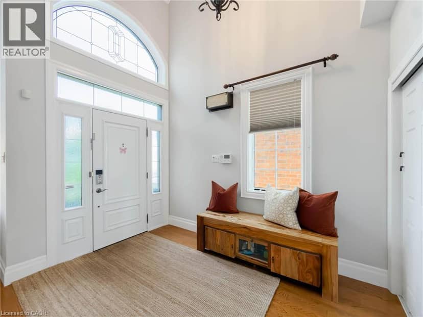 1396 THORNCREST Crescent — photo 3 of 40