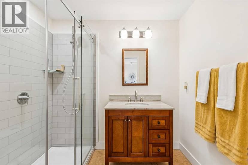 1212 18 Avenue NW — photo 20 of 40
