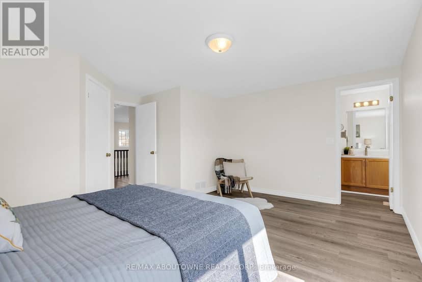 87 Houghton Street — photo 21 of 40