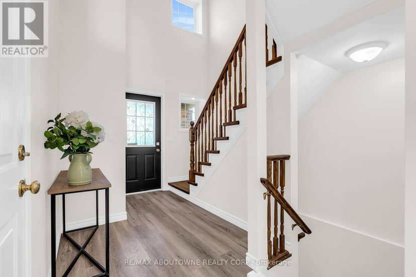 87 Houghton Street — photo 5 of 40