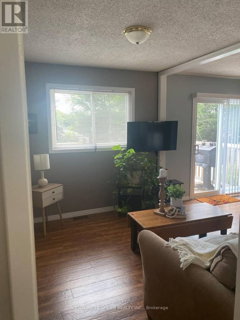 45 Elliott Street W, Huntsville, photo 5