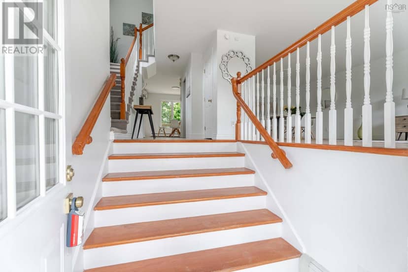 560 Parkland Drive — photo 5 of 40