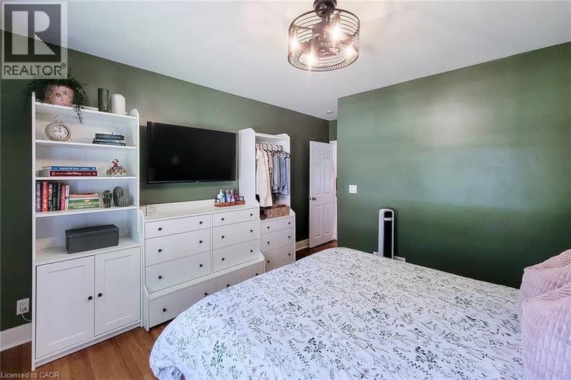 19 THORNDALE Avenue — photo 27 of 40
