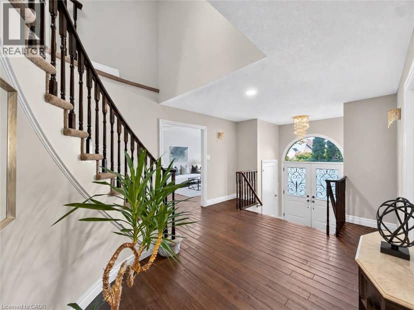 12 SUNDROP Court, Ancaster, photo 3