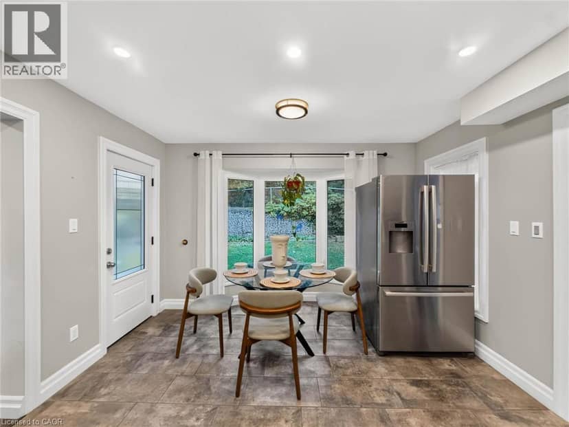 12 SUNDROP Court — photo 15 of 40