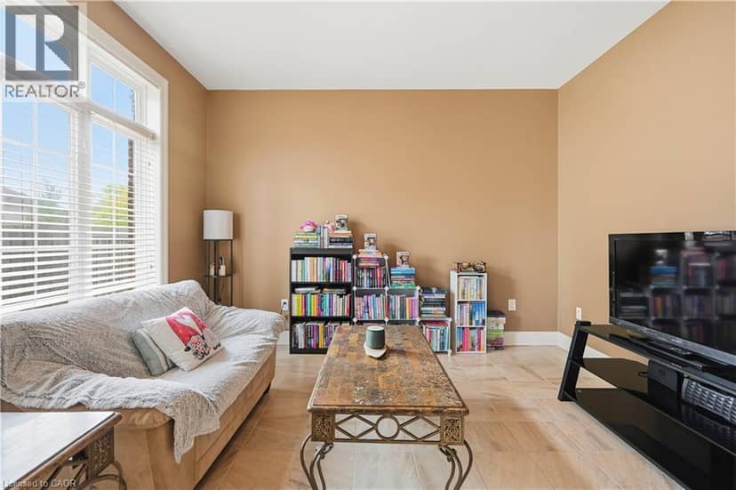 4530 FRANCES Crescent — photo 11 of 40