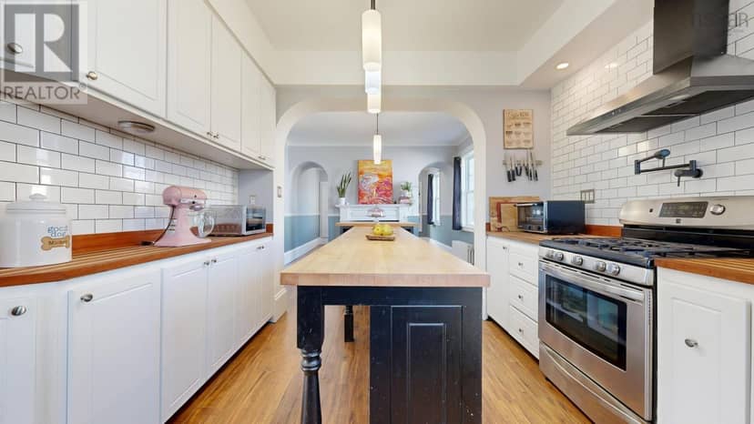484 Main Street — photo 10 of 40