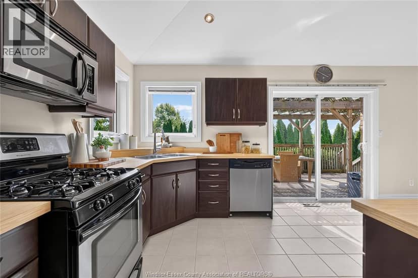3162 Leisure CRESCENT — photo 8 of 40