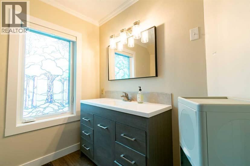 4706 48 Street — photo 21 of 40
