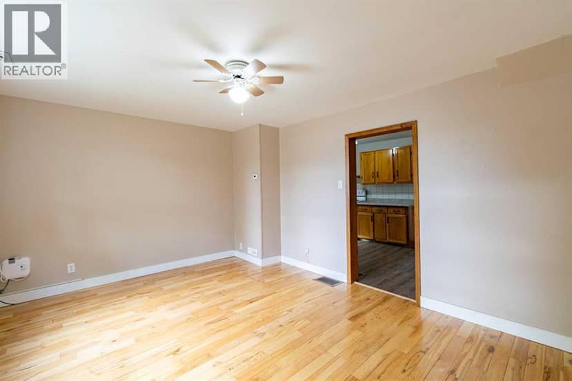 4706 48 Street — photo 13 of 40