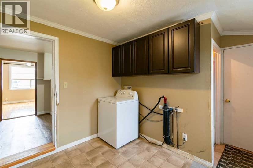 4706 48 Street — photo 17 of 40