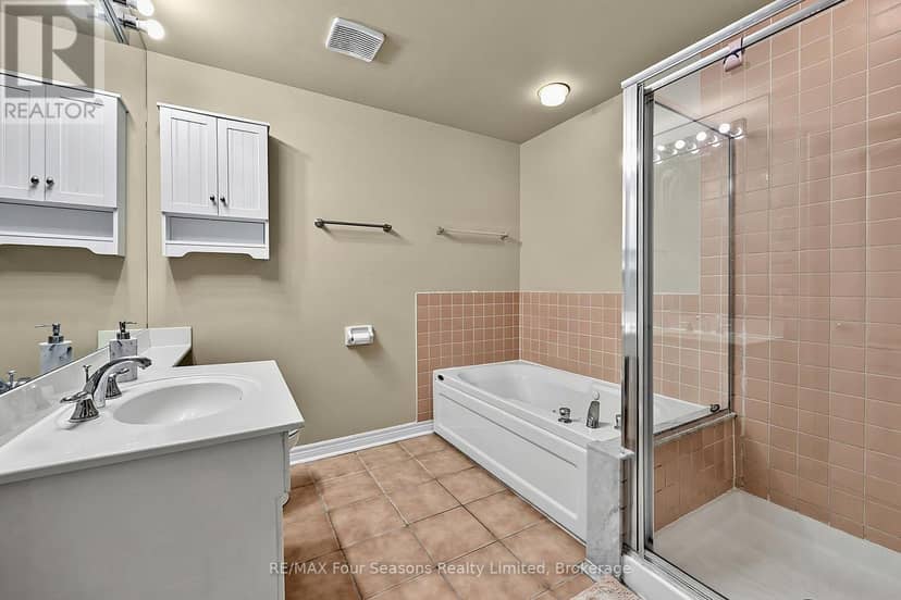 839 - 34 Dawson Drive — photo 13 of 22