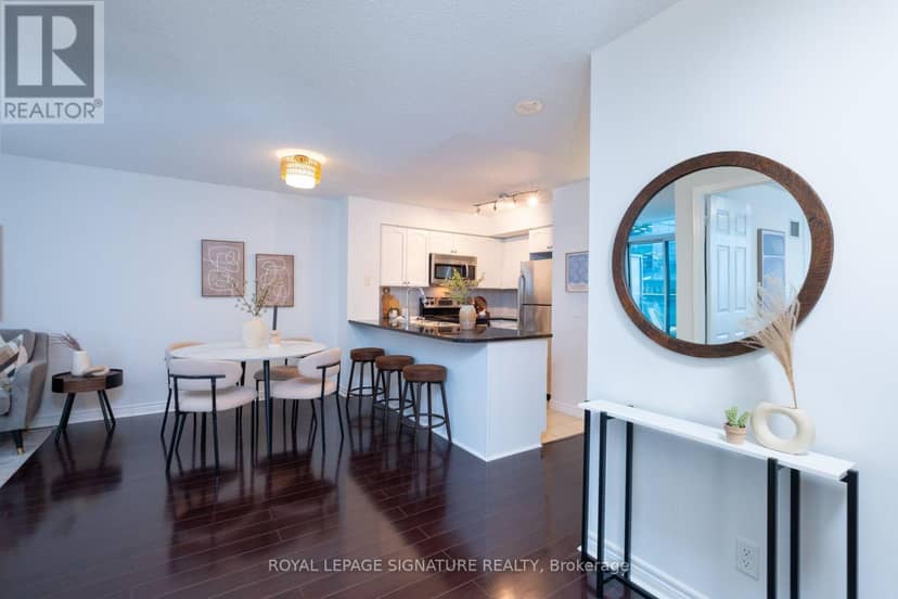 PH03 - 30 Grand Trunk Crescent — photo 4 of 31