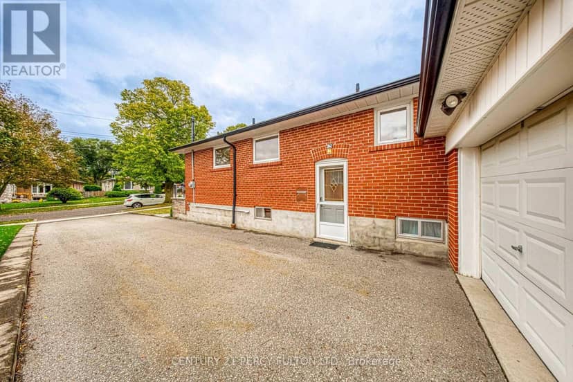 32 Bromton Drive, Toronto, photo 5