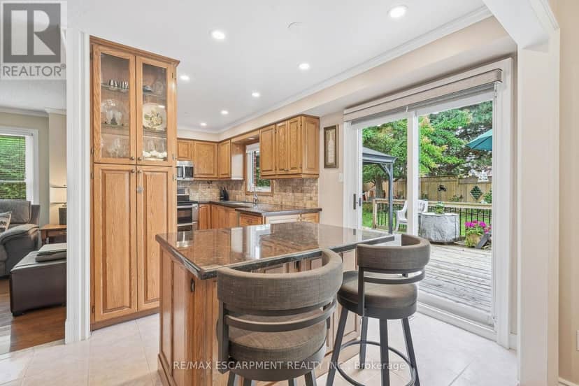 607 Clover Park Crescent — photo 16 of 40