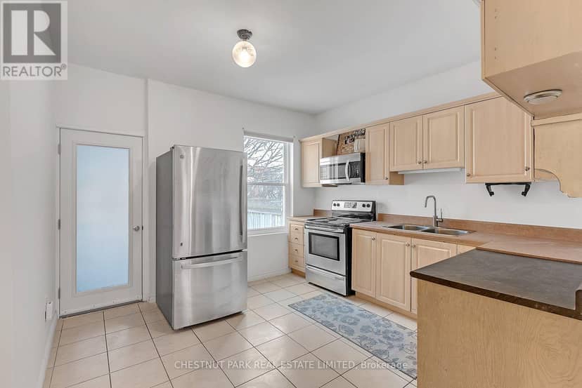 1383 Lansdowne Avenue — photo 9 of 36