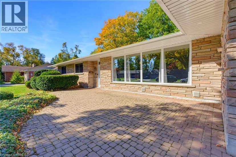 11 BELHOLME Avenue, Brantford, photo 3