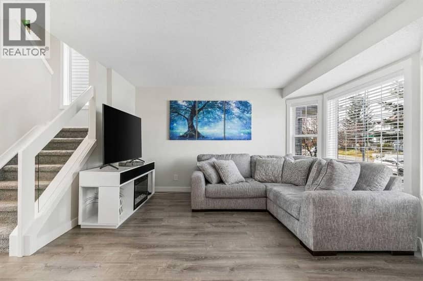 2003 Country Hills Circle NW, Calgary, photo 2