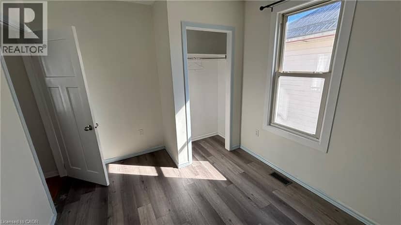 152 KENT Street N — photo 16 of 23