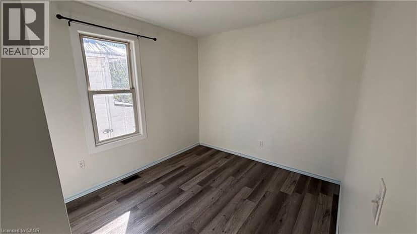 152 KENT Street N — photo 15 of 23