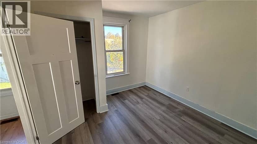 152 KENT Street N — photo 18 of 23