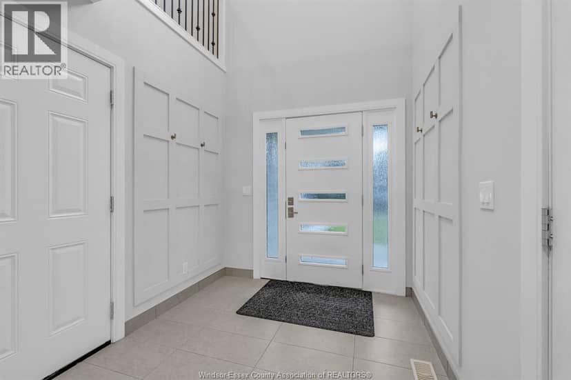 1565 Gladstone Avenue — photo 10 of 38