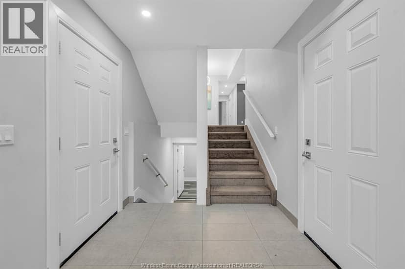 1565 Gladstone Avenue — photo 11 of 38