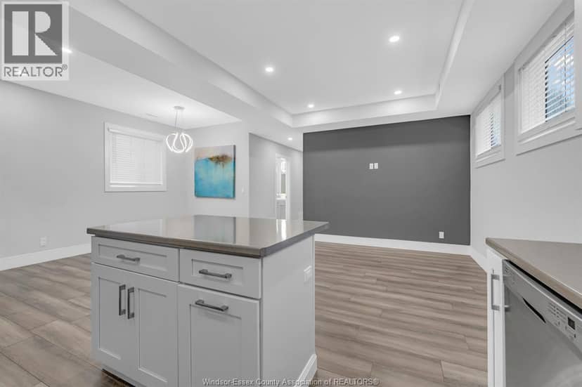 1565 Gladstone Avenue — photo 16 of 38