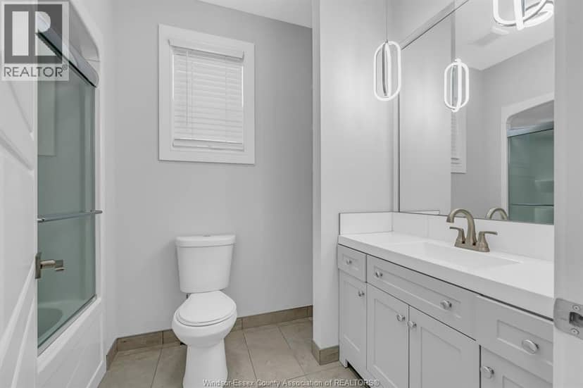 1565 Gladstone Avenue — photo 18 of 38
