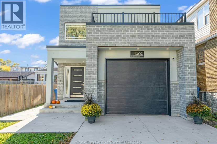 1565 Gladstone Avenue — photo 2 of 38