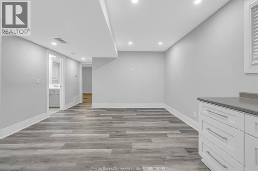 1565 Gladstone Avenue — photo 28 of 38