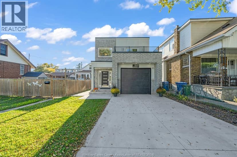1565 Gladstone Avenue — photo 3 of 38