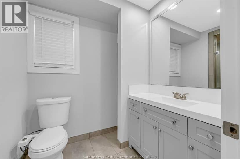 1565 Gladstone Avenue — photo 31 of 38