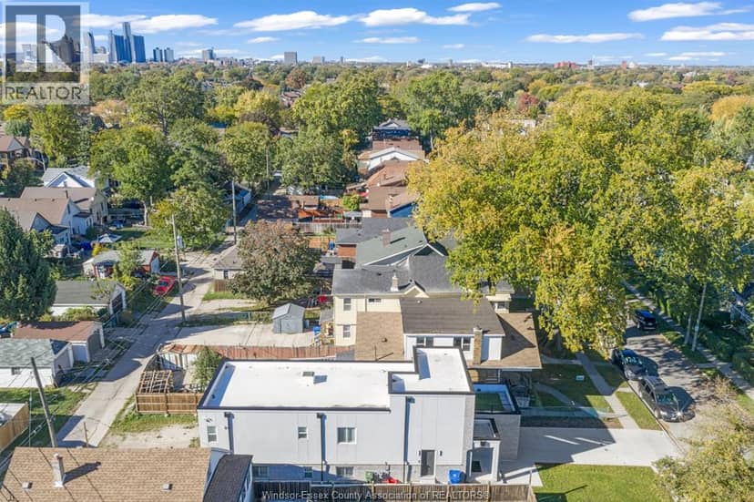 1565 Gladstone Avenue — photo 5 of 38