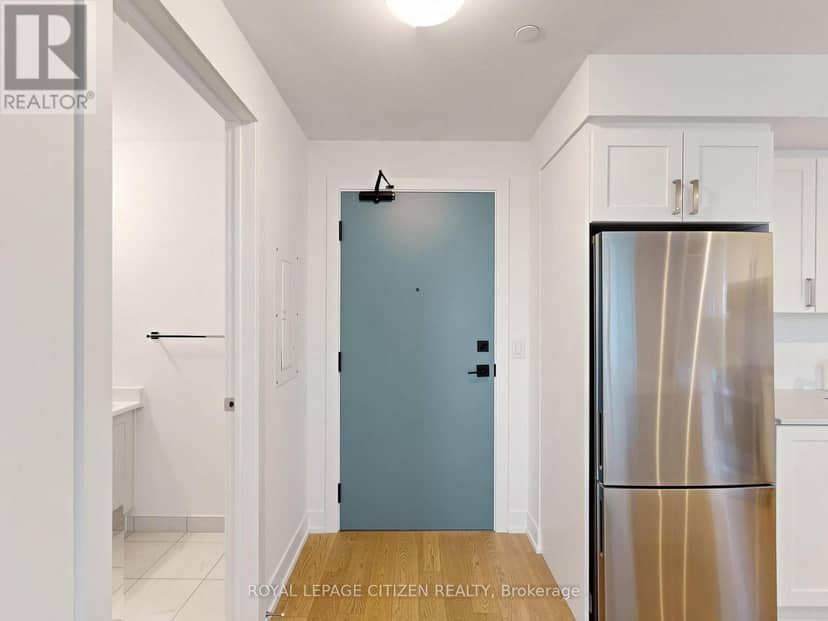 1208 - 1063 Douglas McCurdy Comm — photo 34 of 40