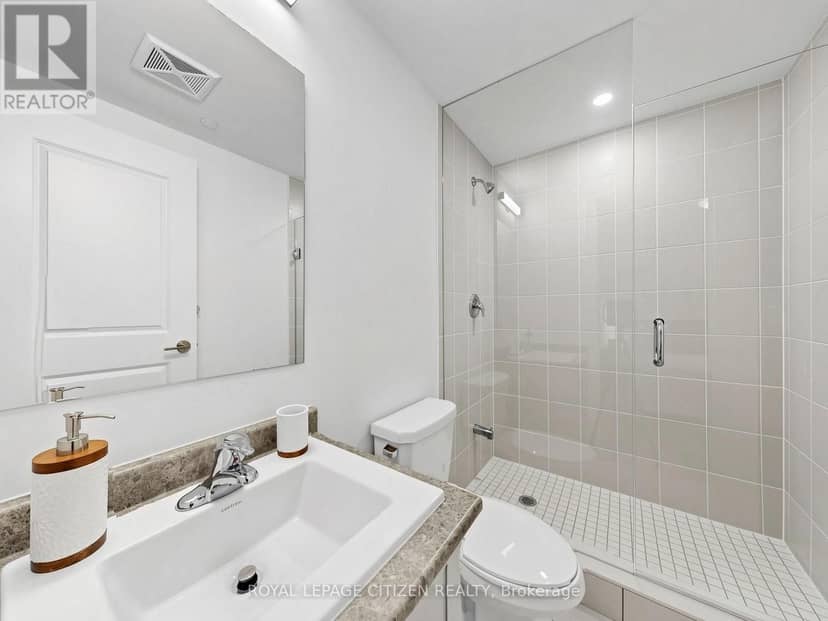 104 - 1063 Douglas McCurdy Comm — photo 35 of 40