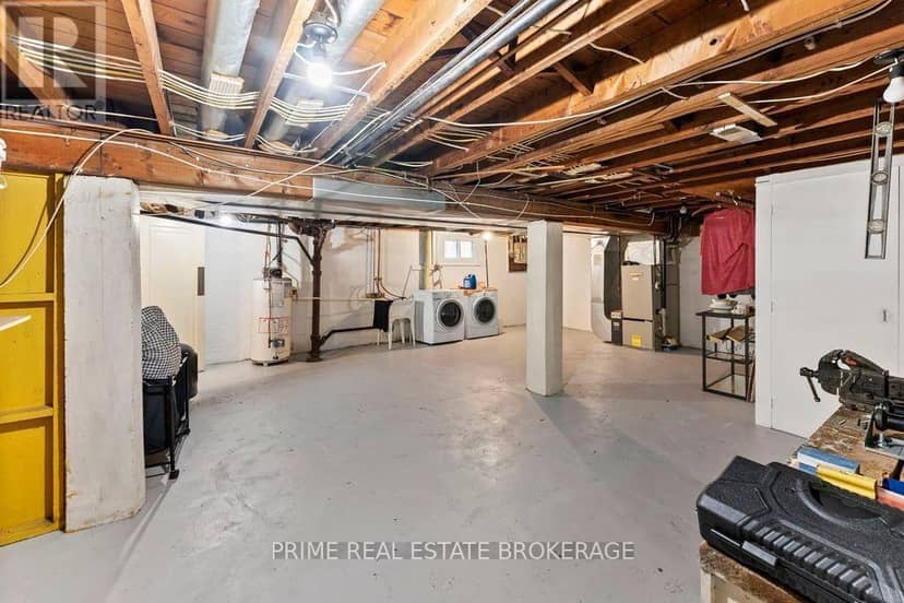 586 Victoria Street — photo 24 of 32