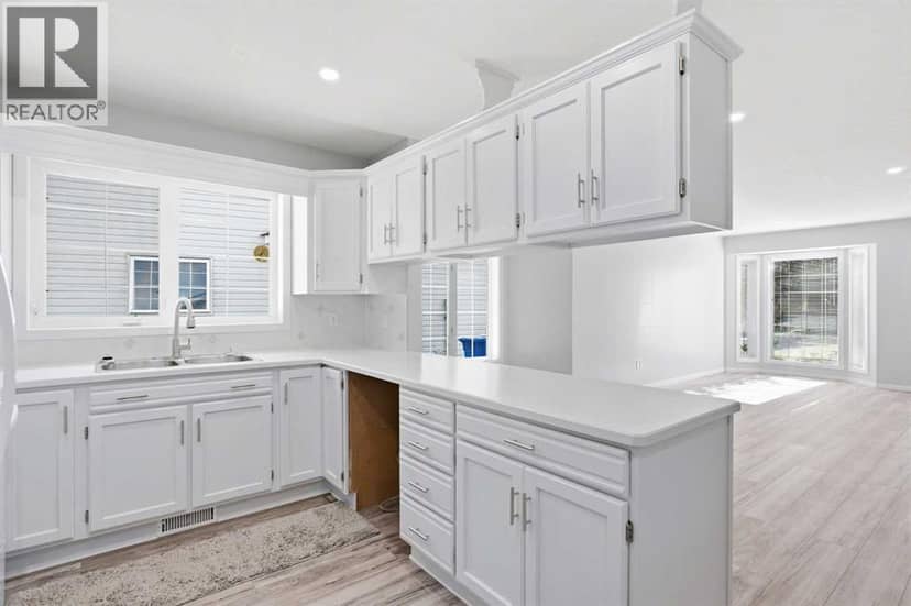 4014 Shannon Drive — photo 10 of 33