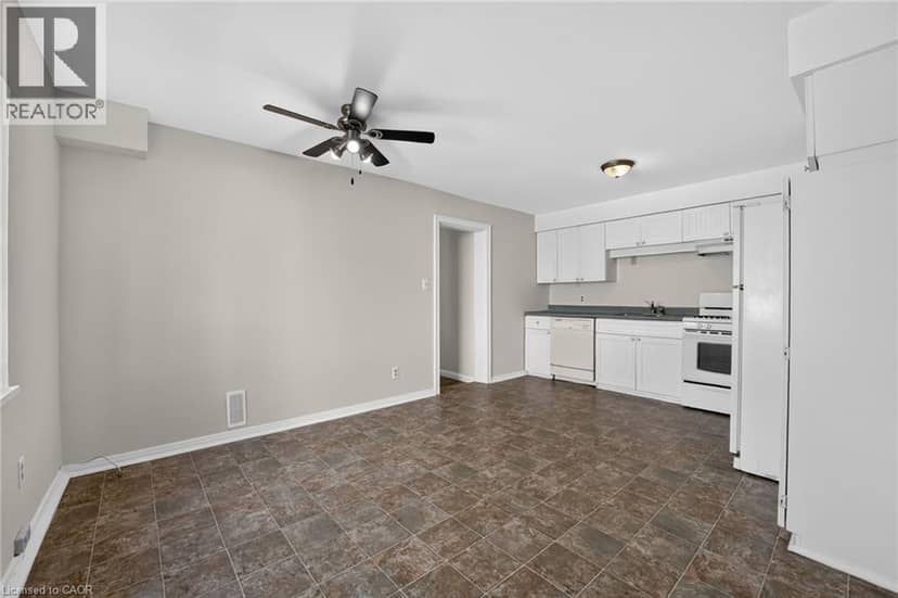 213-215 MAPLE Street — photo 10 of 40