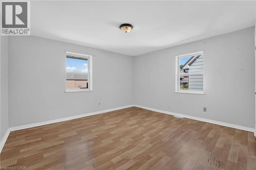 213-215 MAPLE Street — photo 21 of 40