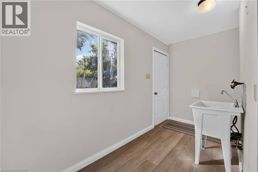 213-215 MAPLE Street — photo 19 of 40