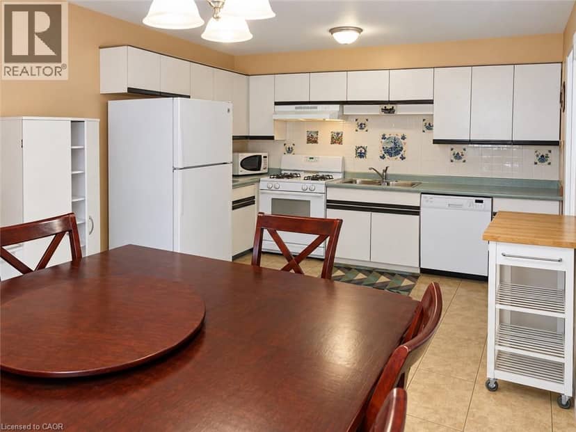 213-215 MAPLE Street — photo 37 of 40