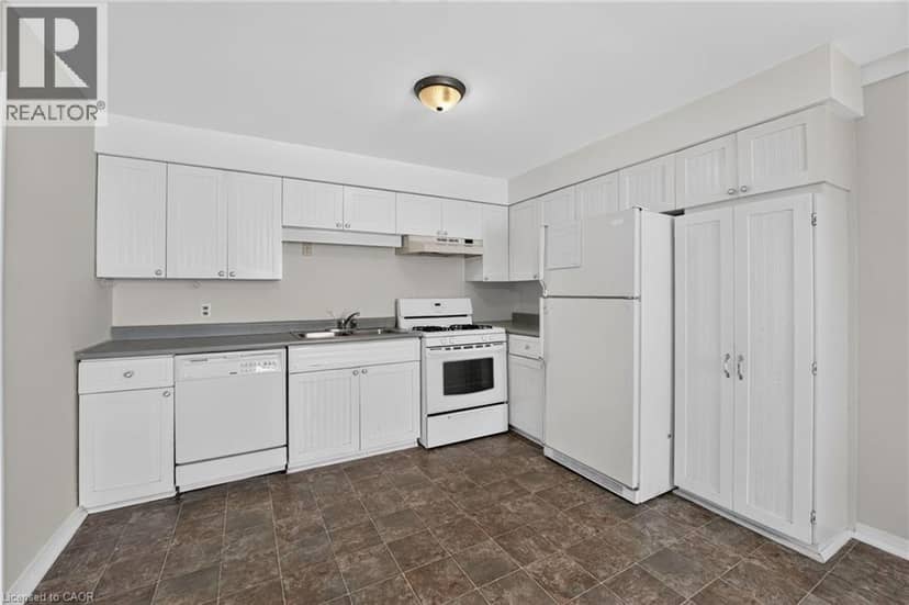213-215 MAPLE Street — photo 12 of 40