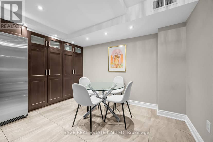 303 - 80 Cumberland Street — photo 15 of 30