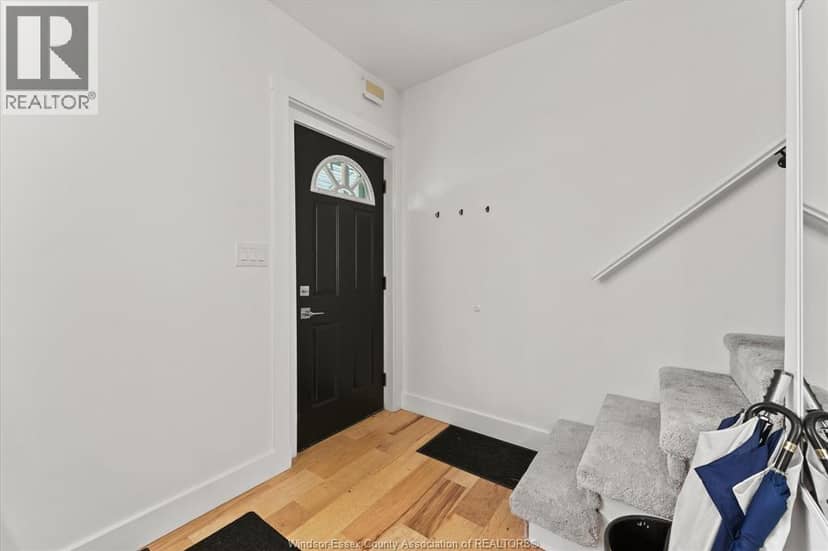 1261 Monmouth Road, Windsor, photo 4