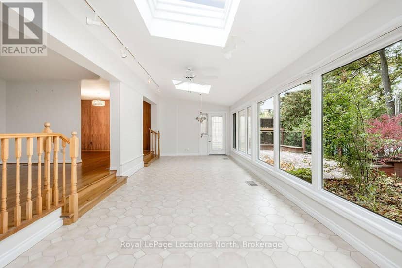 9 Vine Crescent — photo 18 of 40