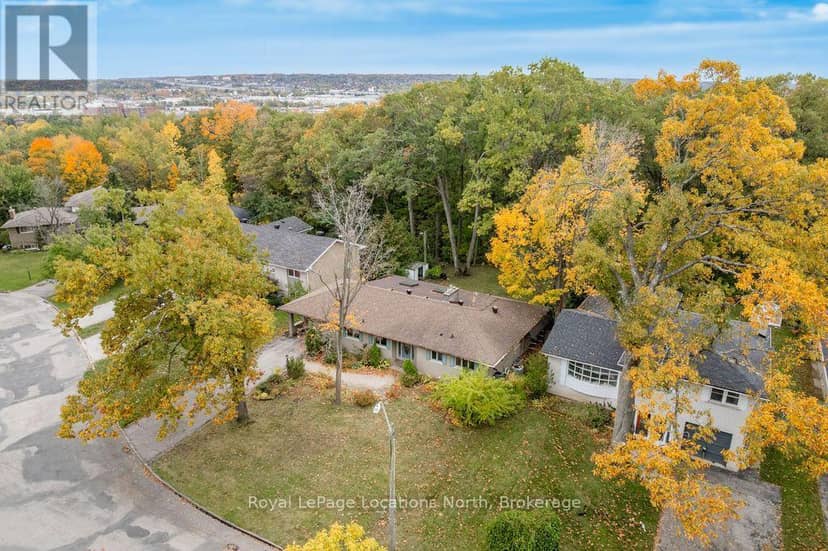9 Vine Crescent — photo 2 of 40